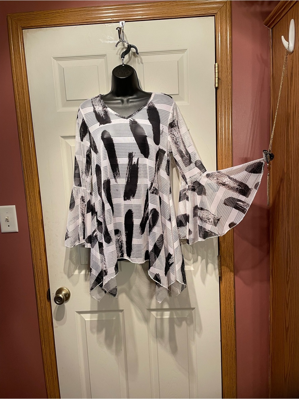 Women's Black & White Brushstroke V-Neck Bell Sleeve Top